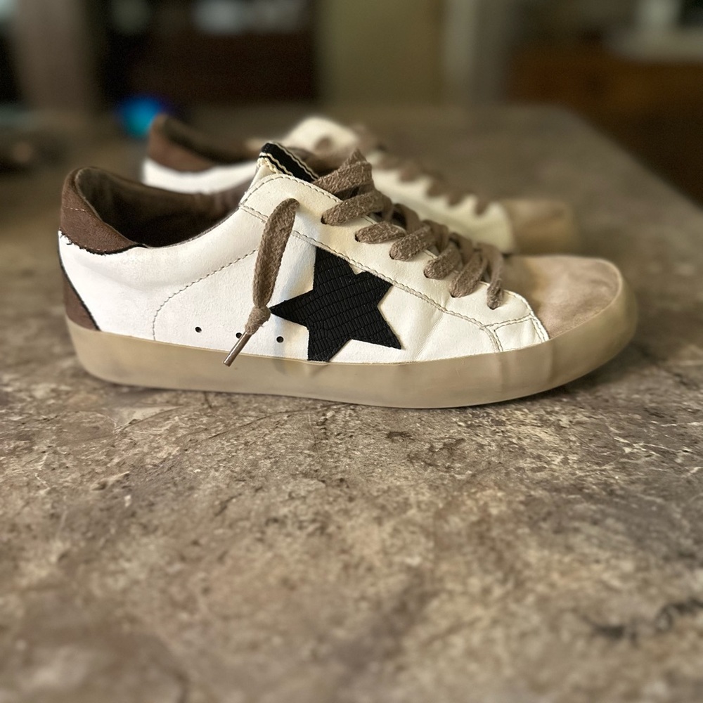 Shu Shop Pamela. Size 6 womens. Excellent condition.